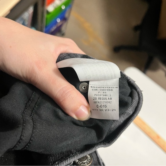 Abercrombie & Fitch 90s Straight Ultra High Rise Jeans 25 Black Split Hem 0 E2 - Picture 4 of 9